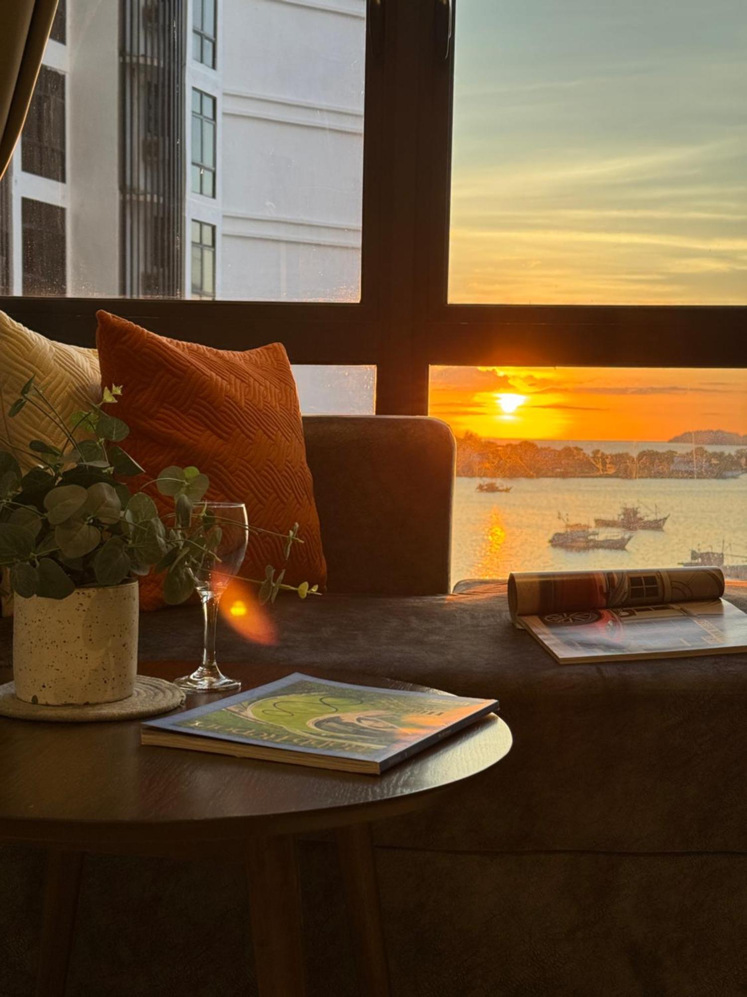 The Shore Cbd Kota Kinabalu By Laxzone Suite Exterior photo