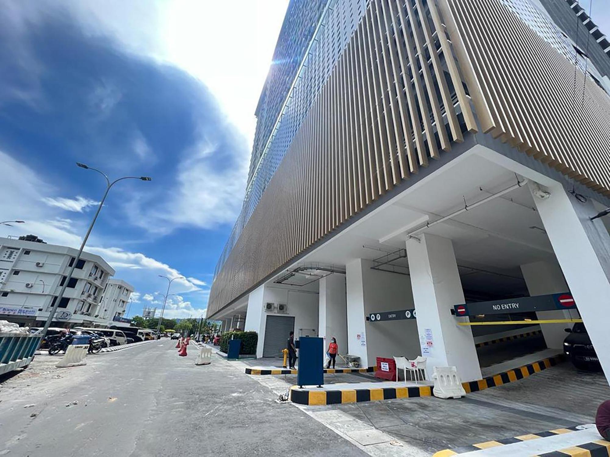 The Shore Cbd Kota Kinabalu By Laxzone Suite Exterior photo