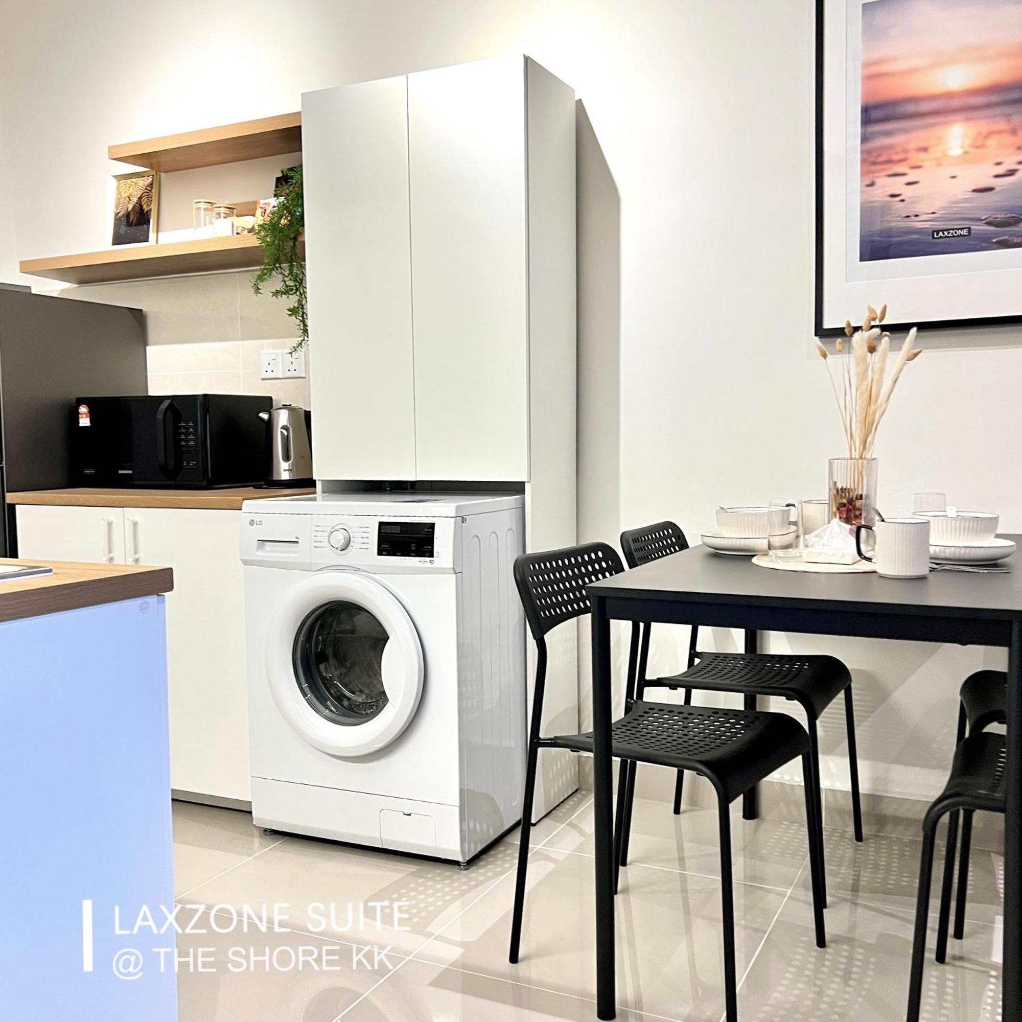 The Shore Cbd Kota Kinabalu By Laxzone Suite Exterior photo