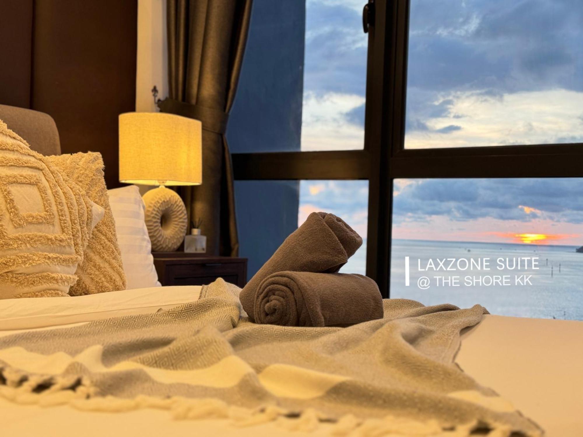 The Shore Cbd Kota Kinabalu By Laxzone Suite Exterior photo
