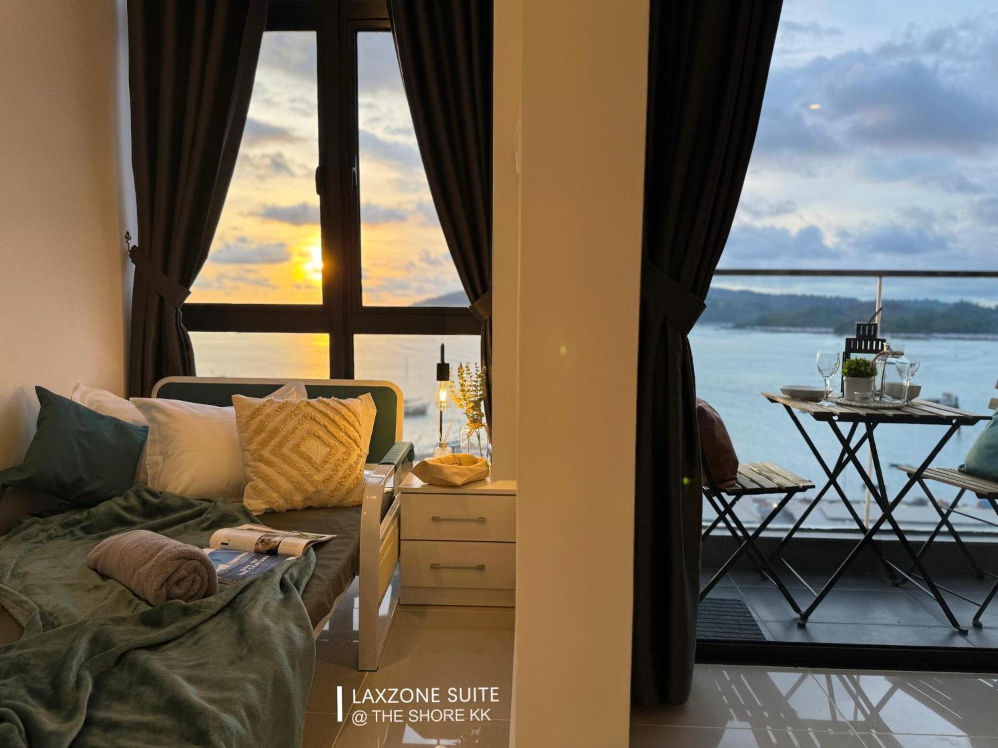 The Shore Cbd Kota Kinabalu By Laxzone Suite Exterior photo