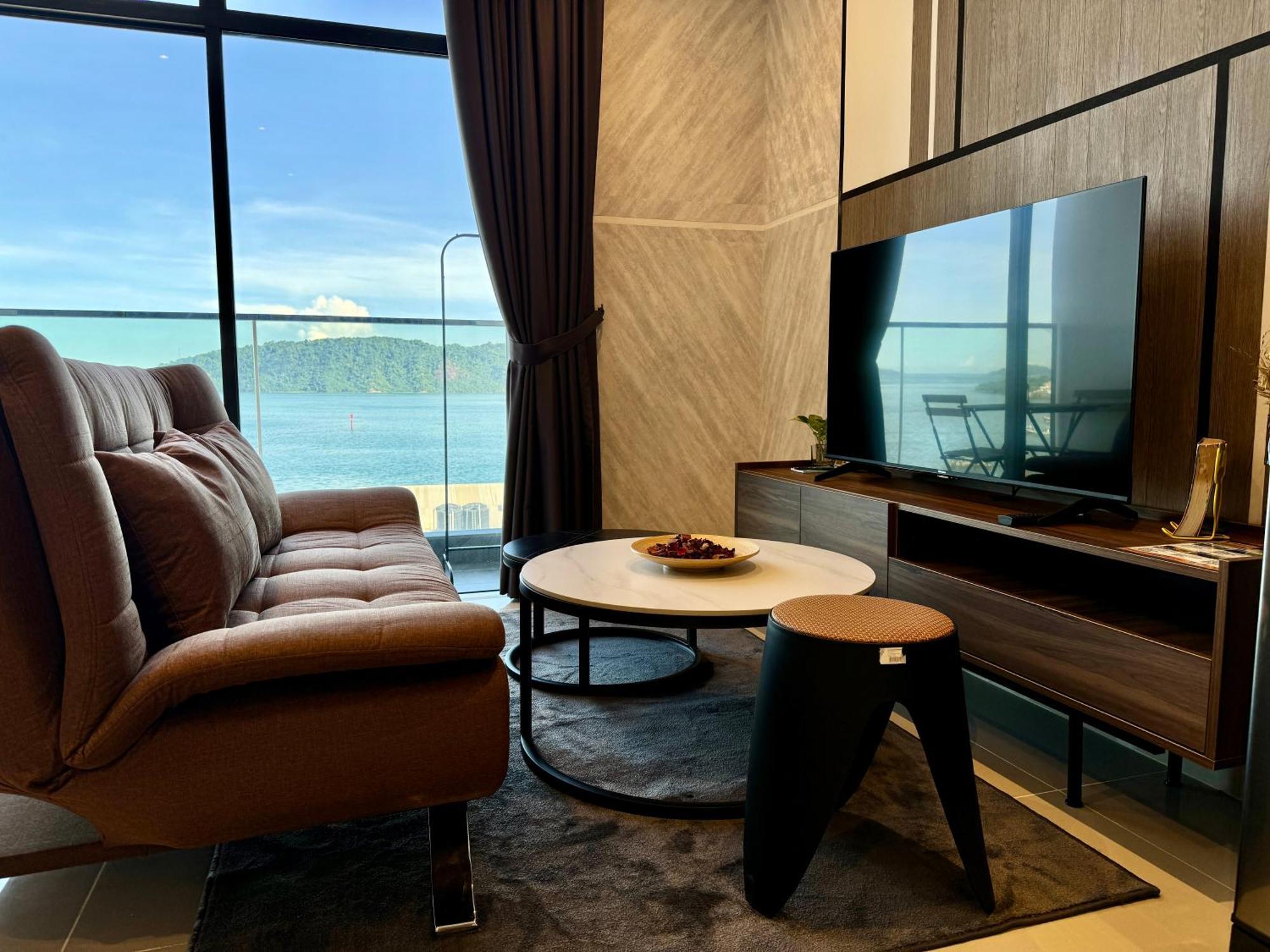 The Shore Cbd Kota Kinabalu By Laxzone Suite Exterior photo