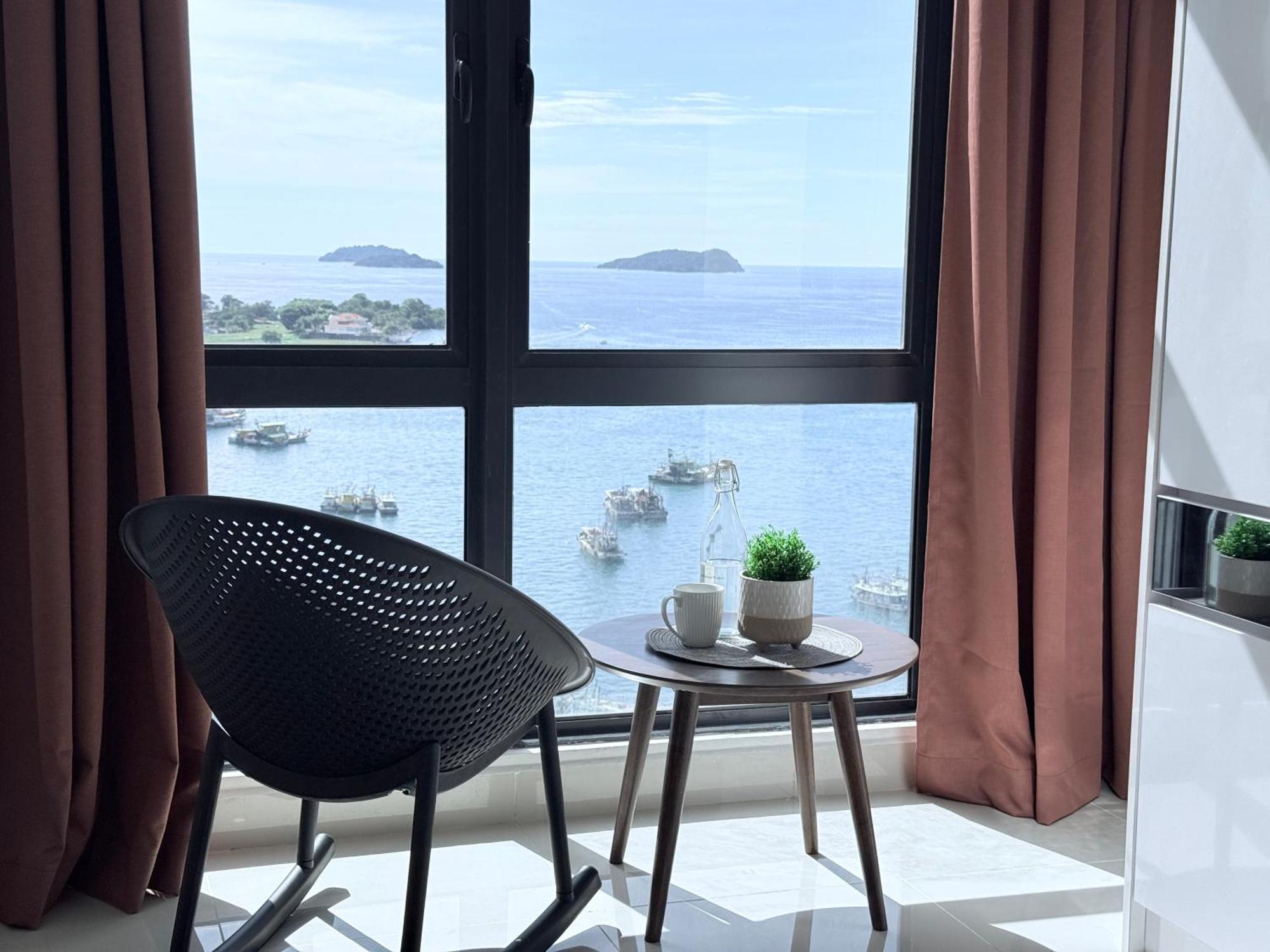 The Shore Cbd Kota Kinabalu By Laxzone Suite Exterior photo