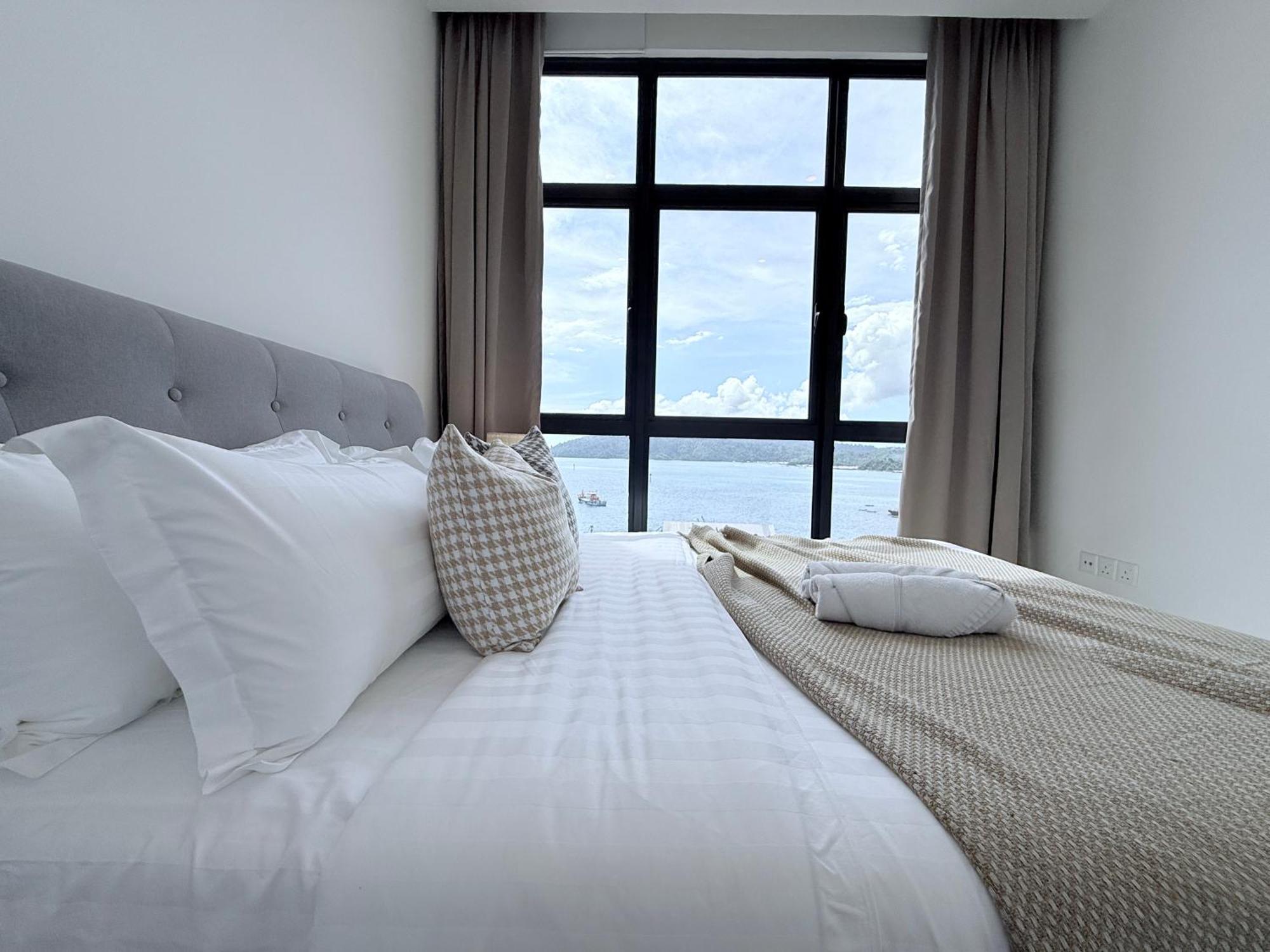 The Shore Cbd Kota Kinabalu By Laxzone Suite Exterior photo