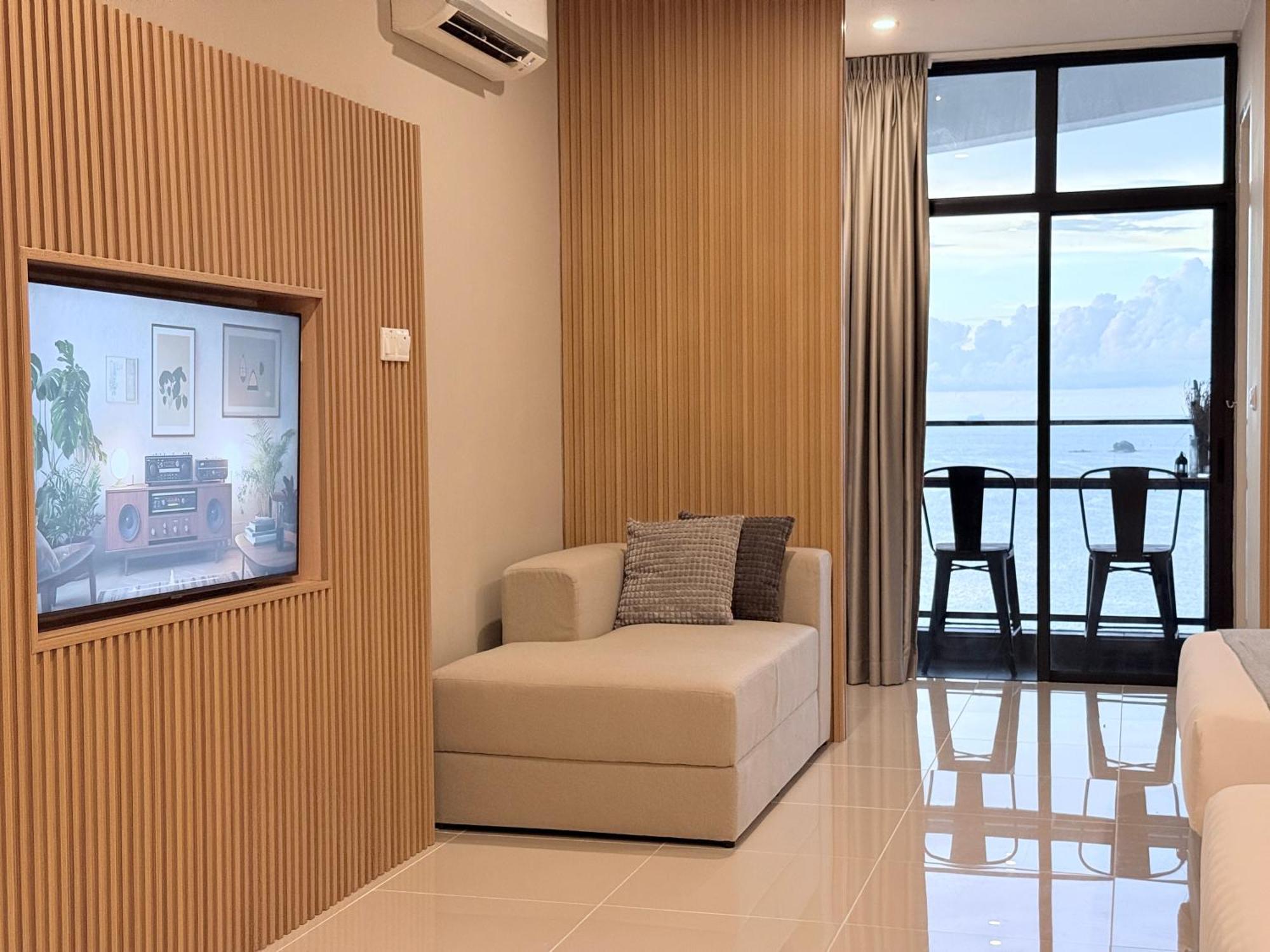 The Shore Cbd Kota Kinabalu By Laxzone Suite Exterior photo